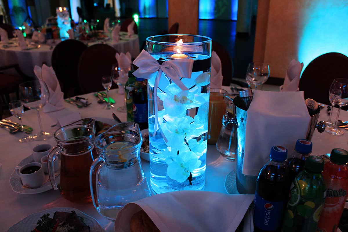 dekoracja światłem na stoły